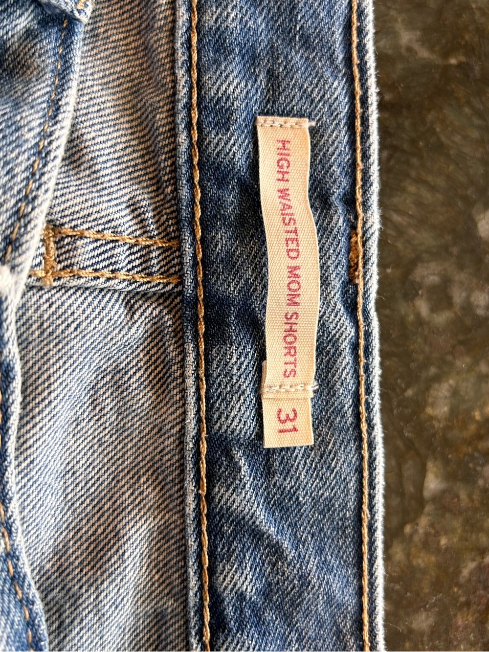 Levi’s High Waisted Mom Shorts. Medium Wash. Classic. Summer. SZ 31 - Picture 6 of 10